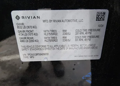 2025 Rivian R1S Ascend Tri Motor Max Pack/Premium Tri Motor Max Pack z USA, uszkodzony, nr VIN 7PDSGCBP3SN058151